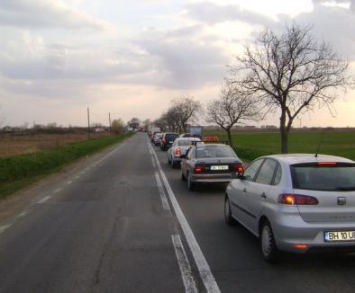 Traficul prin Nojorid, blocat de lucrările de reabilitare a drumului de Arad
